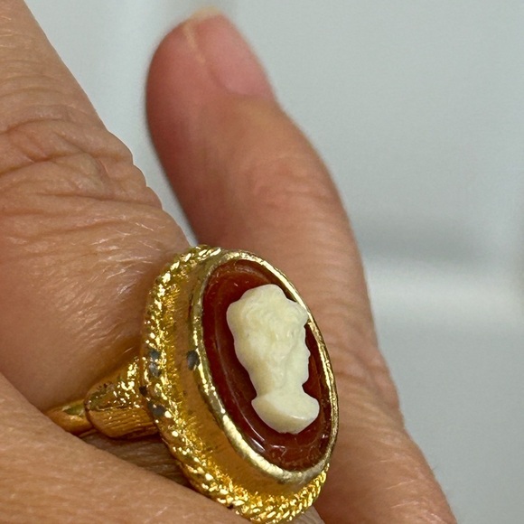 4/$100 cameo vintage 1980 Edwardian ring size 7 ❤️ - Picture 4 of 12
